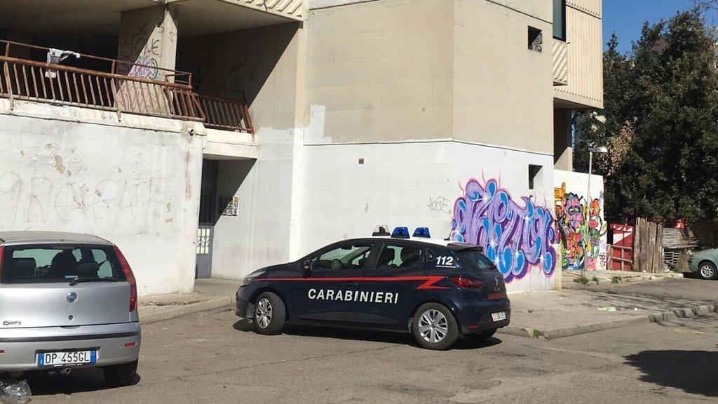 Spacciavano droga all'interno del loro circolo: coppia arrestata a Sant'Elia