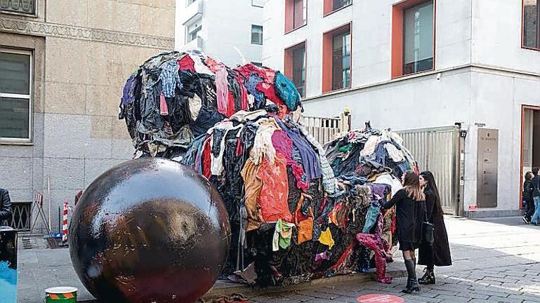 Una delle opere realizzate dalla Waste in esposizione a Milano