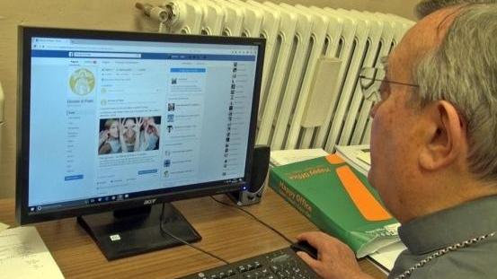 Il vescovo sbarca su Facebook per parlare ai più giovani