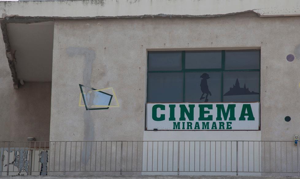Facciata del Miramare in degrado