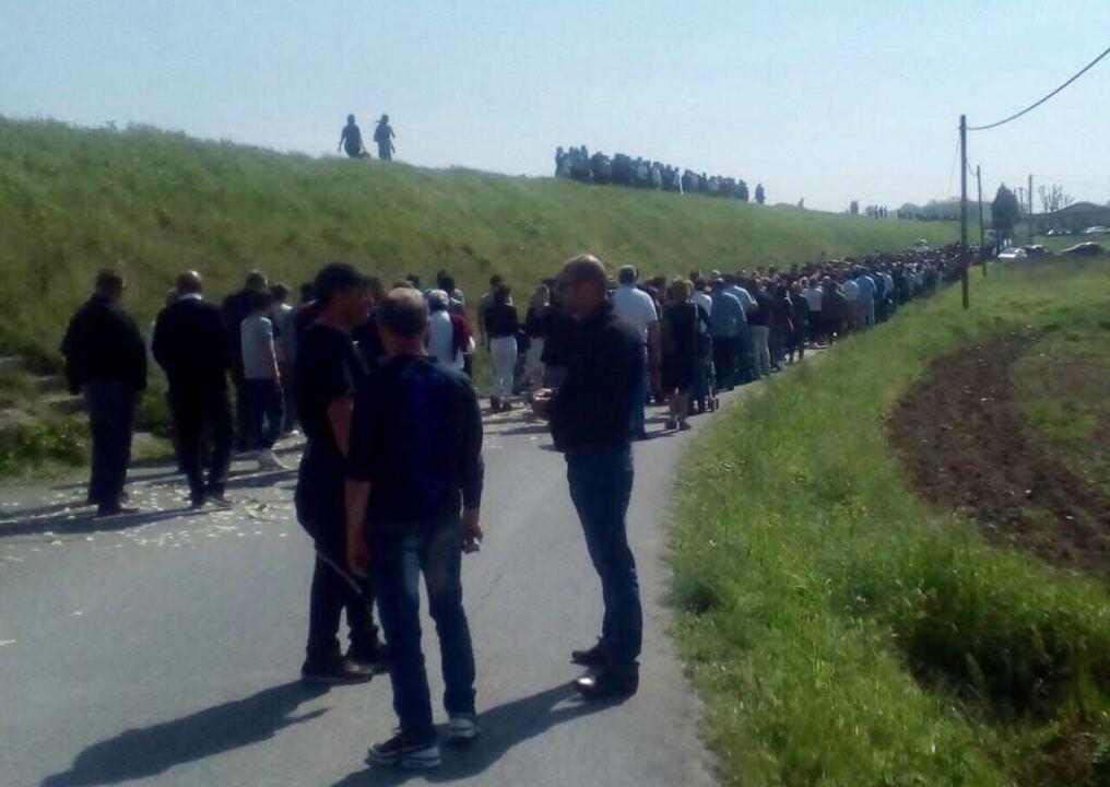 Fuochi d’artificio per l’addio al ventenne morto in auto