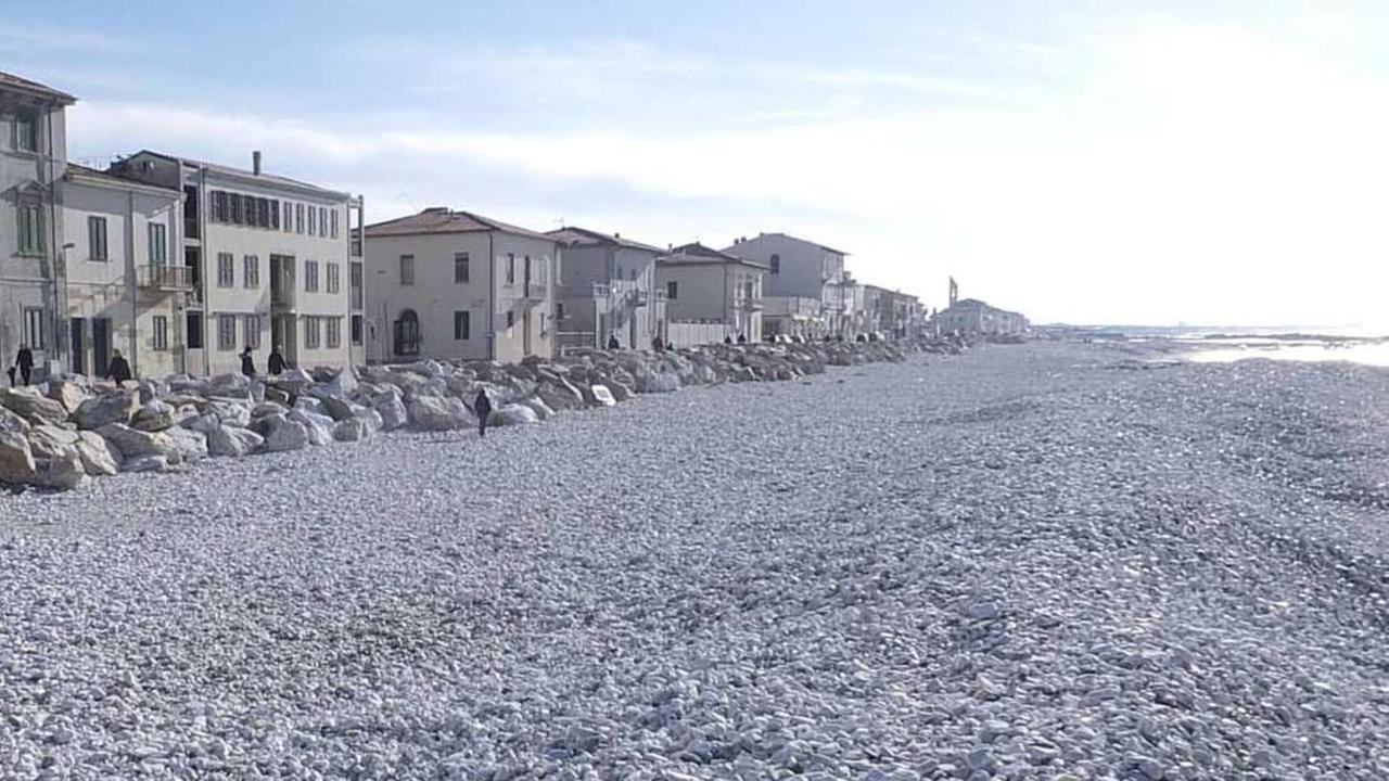 Spiagge di ghiaia da spianare, ecco i fondi regionali