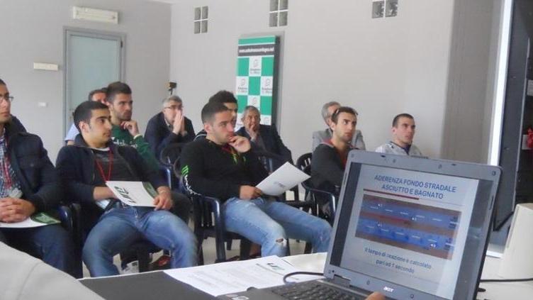 Gli studenti oristanesi a lezione di educazione stradale
