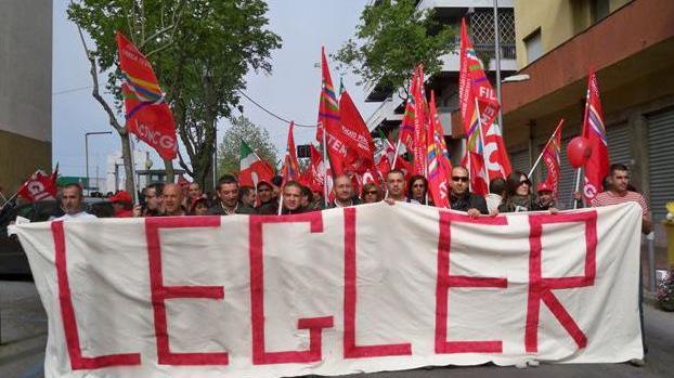 «Non c’è più lavoro, aiutateci»