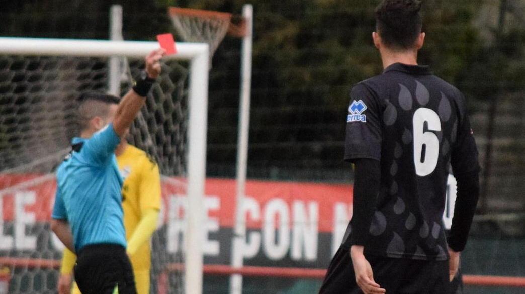 Calciatore di 17 anni dell’Atletico Lucca squalificato per 10 turni