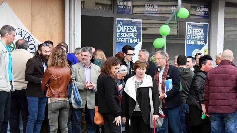 Aggrediti e offesi tre militanti della Lega