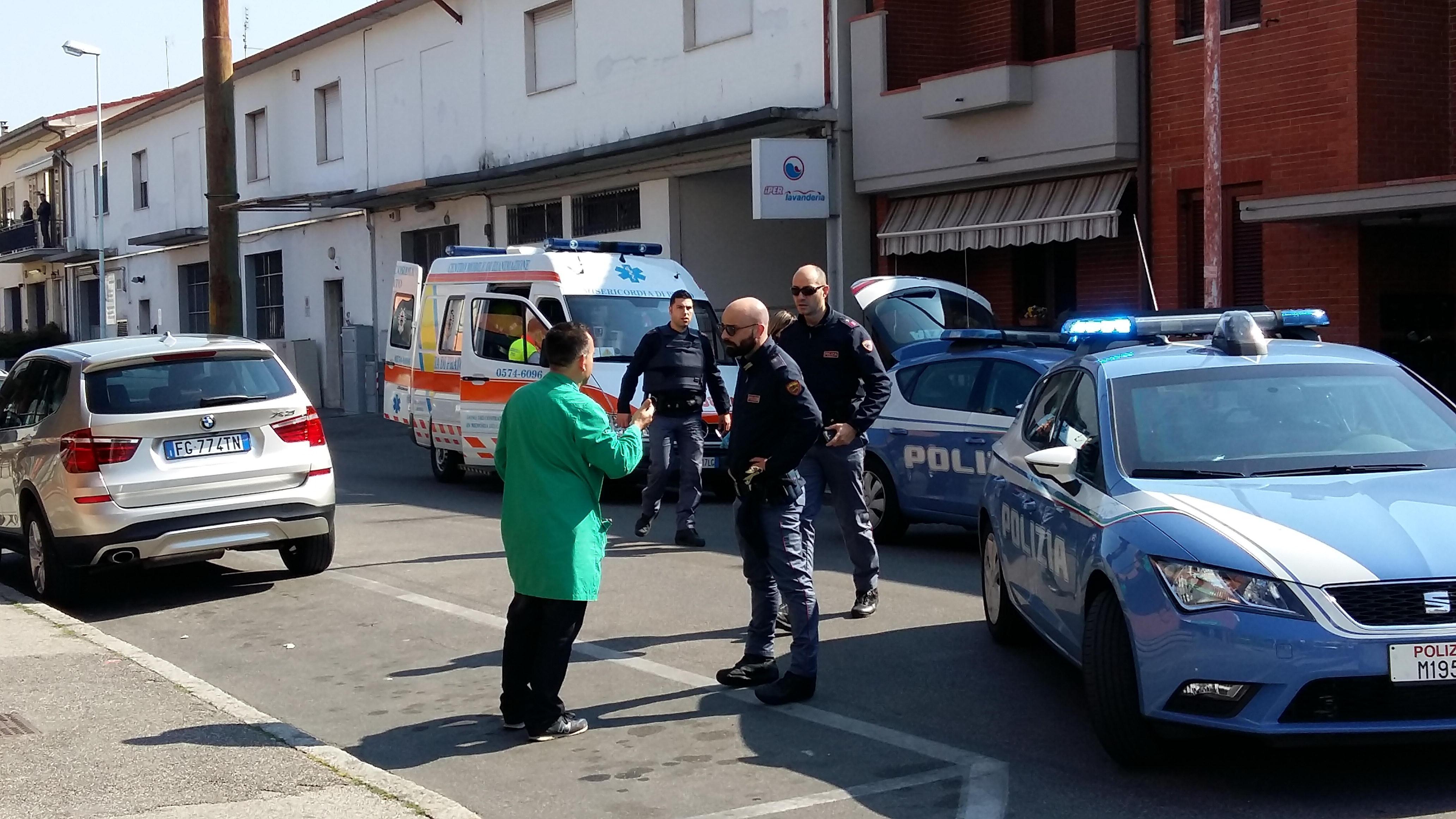 La polizia ascolta uno dei cassieri della Pam di via Palermo