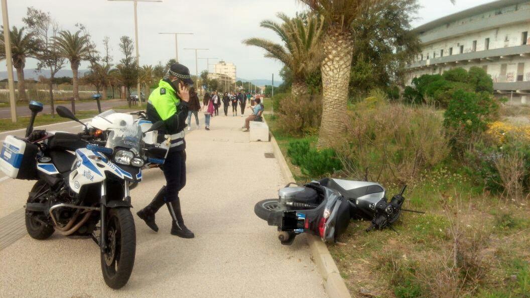 Cagliari, ladro di motorini inseguito dalla Municipale nella spiaggia del Poetto: nei guai un 17enne