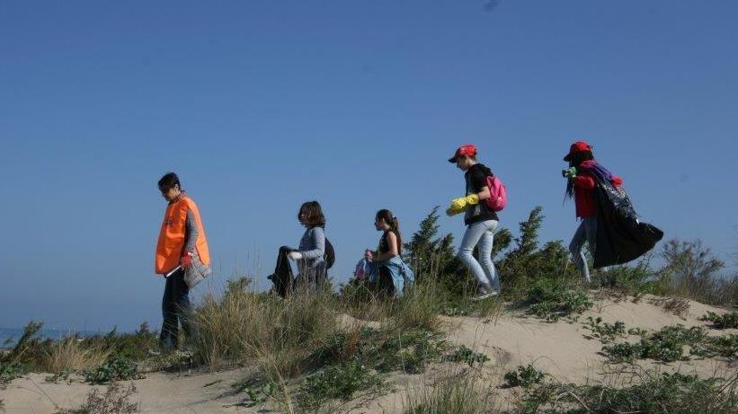 Via gli abusi e i rifiuti dalle dune di Calambrone