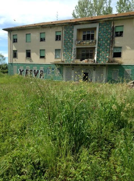 Degrado, bivacchi e furti alla Laveno Mallegni: «Vergogna» 