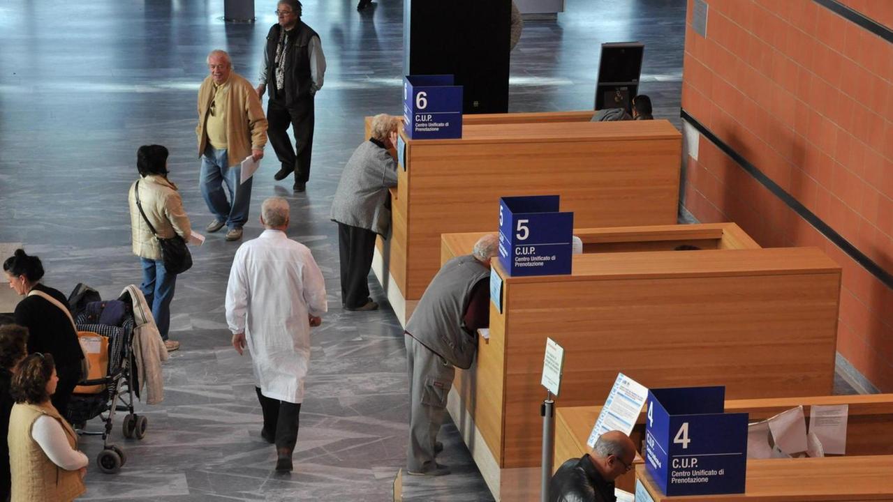 Esami e visite impossibili: i cittadini si aiutano in Rete