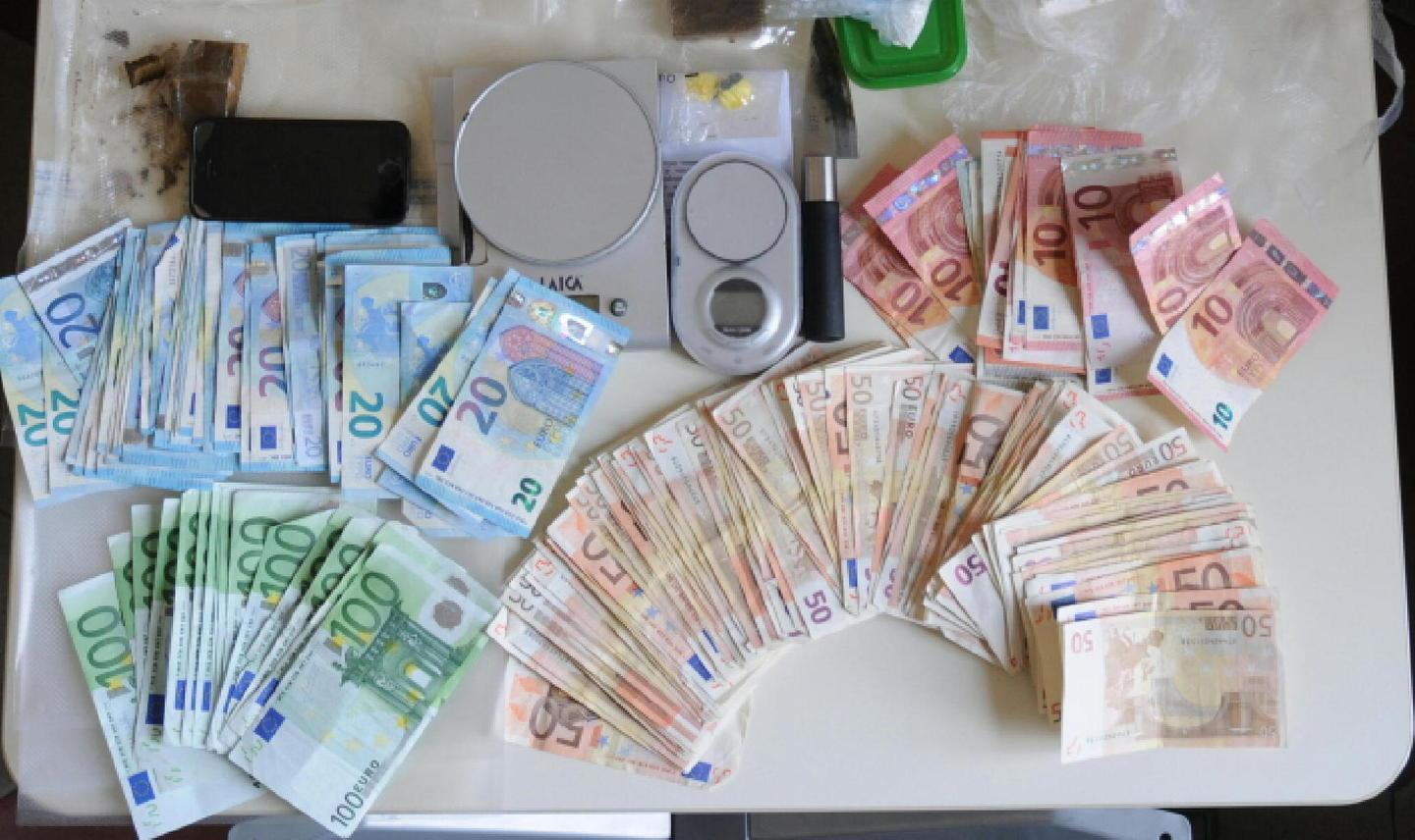 Droga agli insospettabili: arrestati 