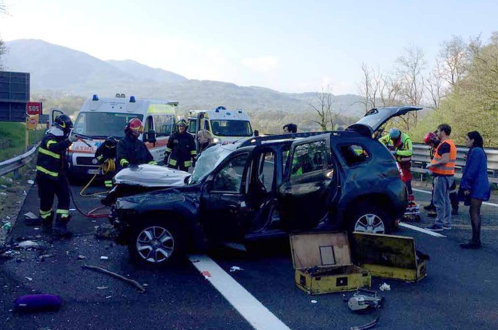Tamponamento in autostrada Tre feriti gravi