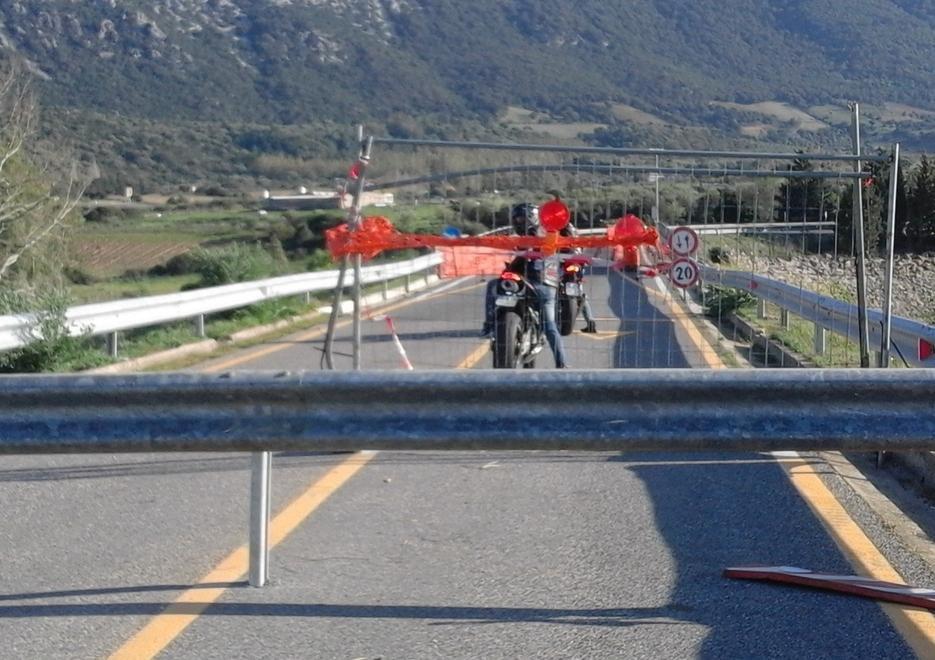 Oliena, i cittadini pronti a scendere in piazza: «Riaprite il ponte di Oloè»