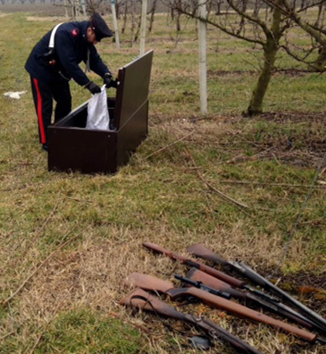 Nascosto con due pistole e quel fucile maledetto  