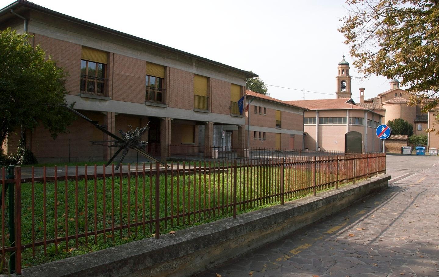 Maniglia rotta, bimbo “prigioniero” a scuola  
