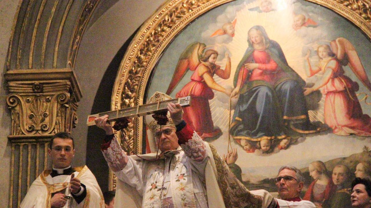 L'Ostensione del Sacro cingolo della Madonna durante la Pasqua 2016 (foto Batavia)