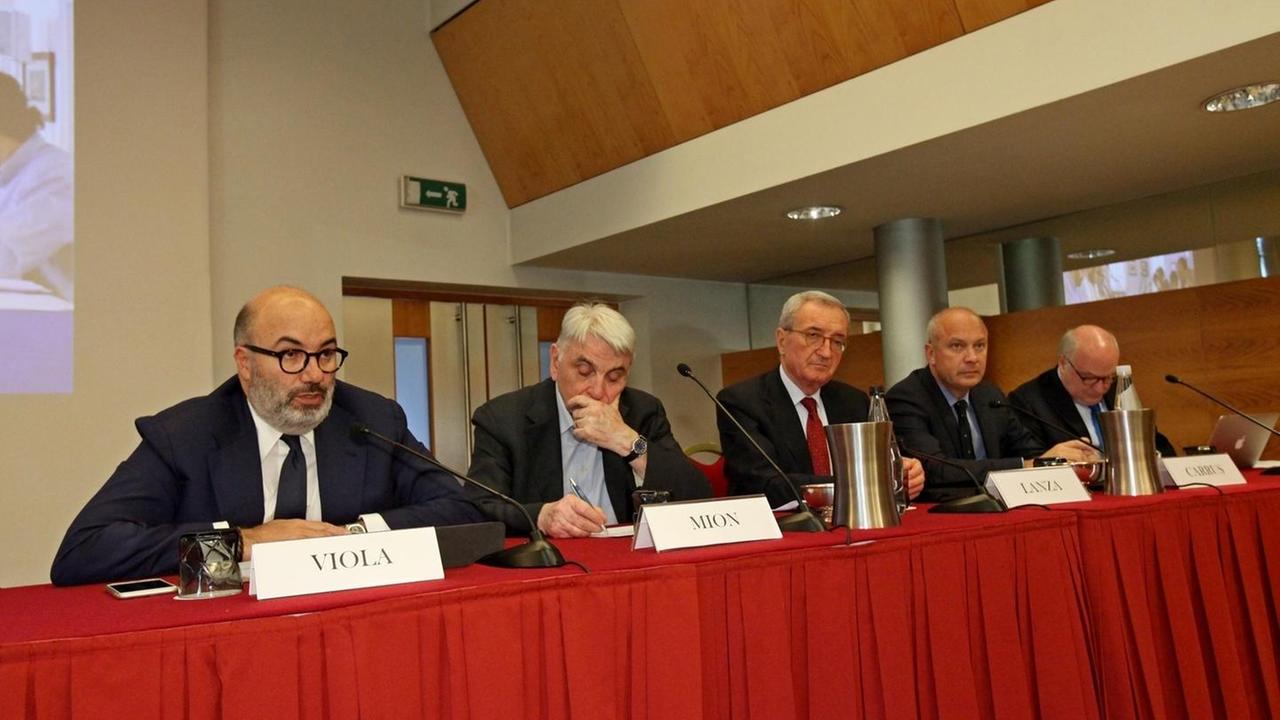 I vertici Bpvi, da sinistra l’ad Fabrizio Viola, accanto il presidente Gianni Mion