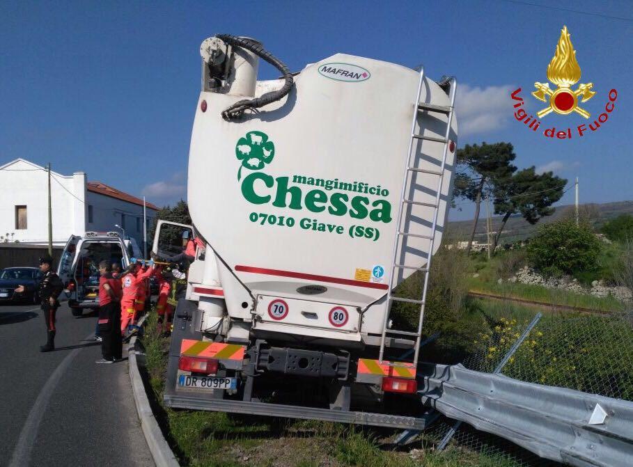 Il camion fuori strada