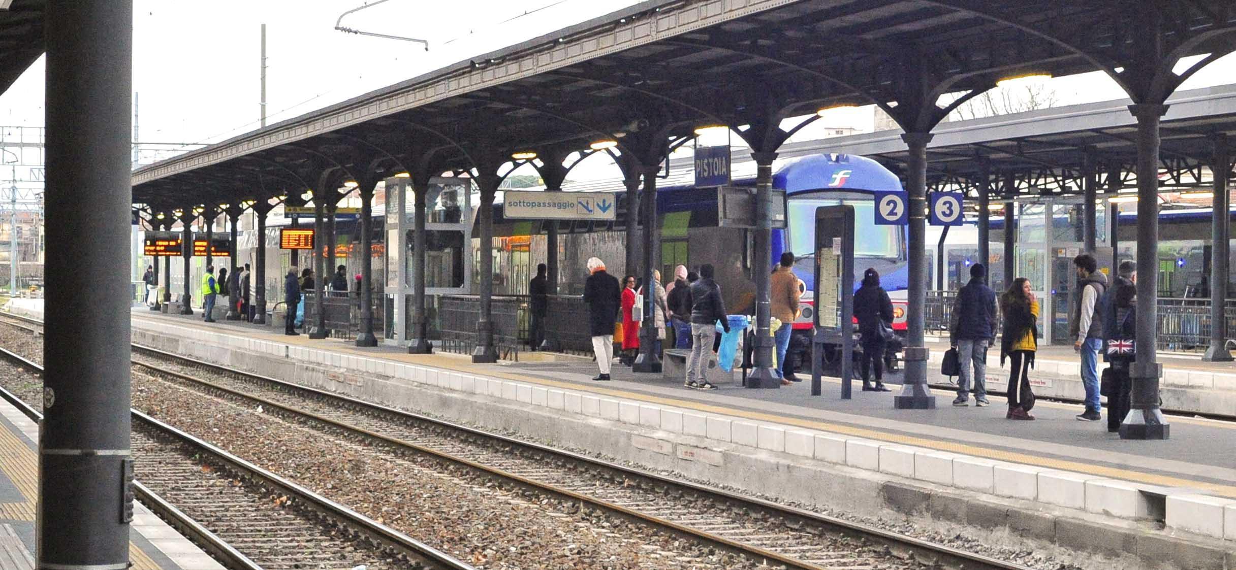La stazione ferroviaria di Pistoia dove avvenne l'aggressione