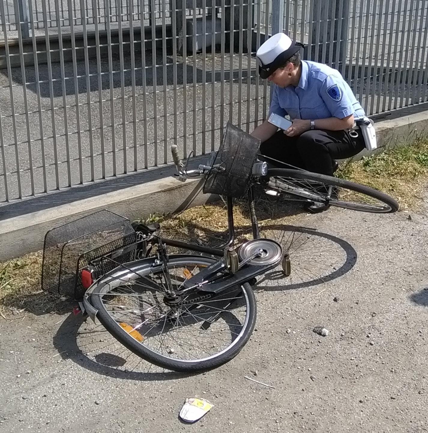 Luzzara, operaia in bici travolta da un’auto  