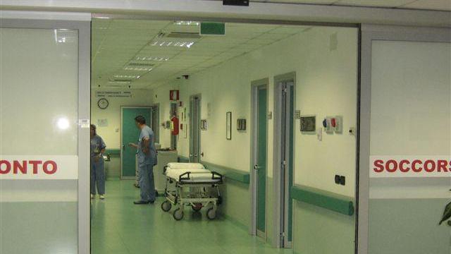Falegname si amputa tre falangi mentre lavora