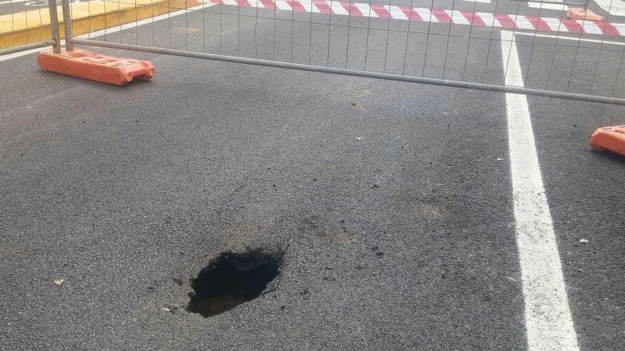 Buco nell’asfalto, chiuso tratto di via Diaz