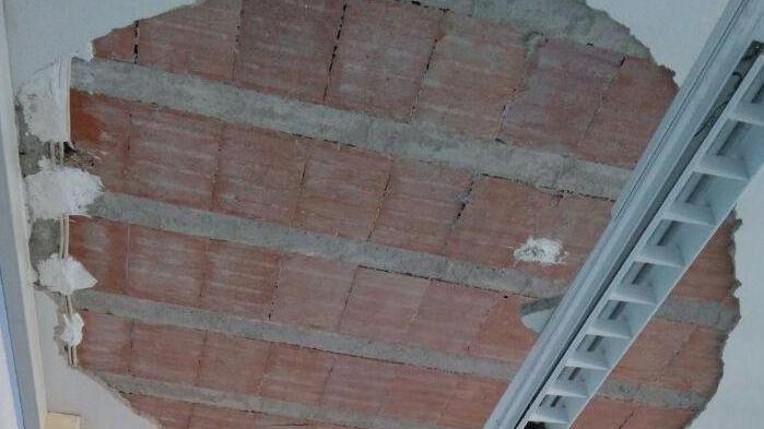 Crolla il solaio, il sindaco chiude la media