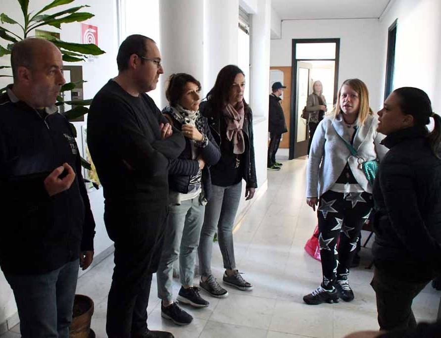 I bimbi della materna finalmente  nella nuova scuola 