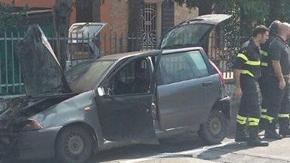 Auto si incendia in via Bruino Proprietario in salvo