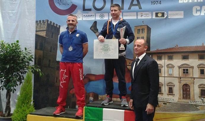 Titolo italiano per Fontana ai tricolori di lotta libera 