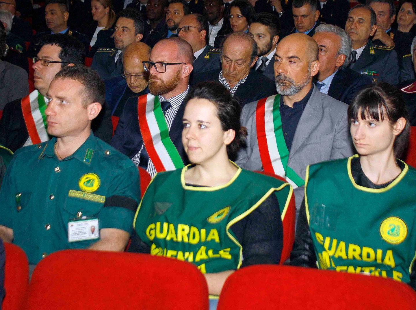 I giovani colleghi della guardia: «Sì, è rischioso ma noi andiamo avanti»