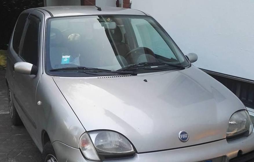 Doppio furto di auto nella notte 