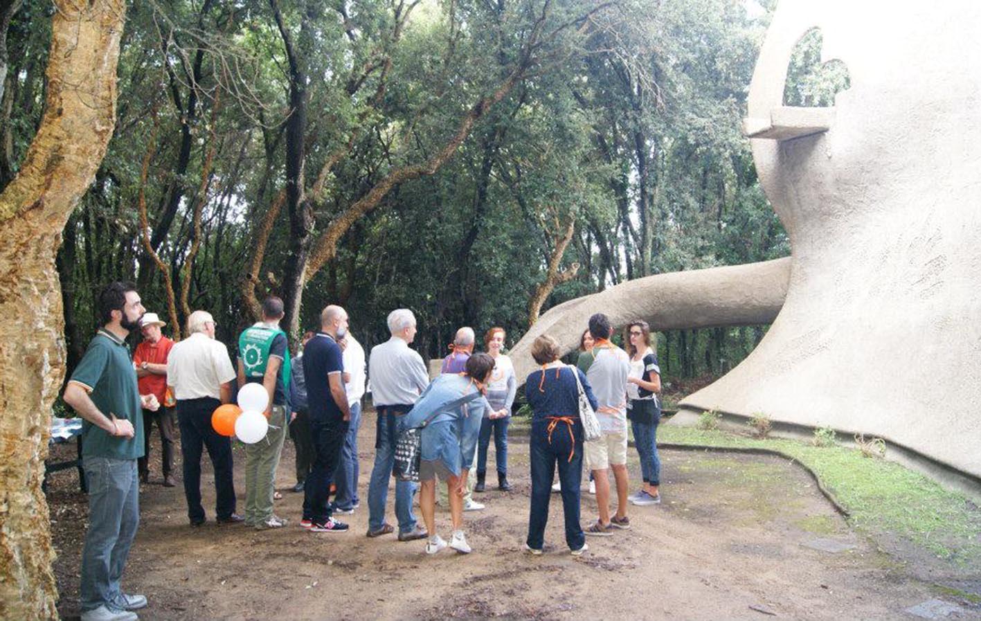 Marathon Fai’14 per la valorizzazione delle bellezze del territorio. Allieve Itc Einaudi “guide” per la visita alla Casa balena (foto Paolo Barlettani) 