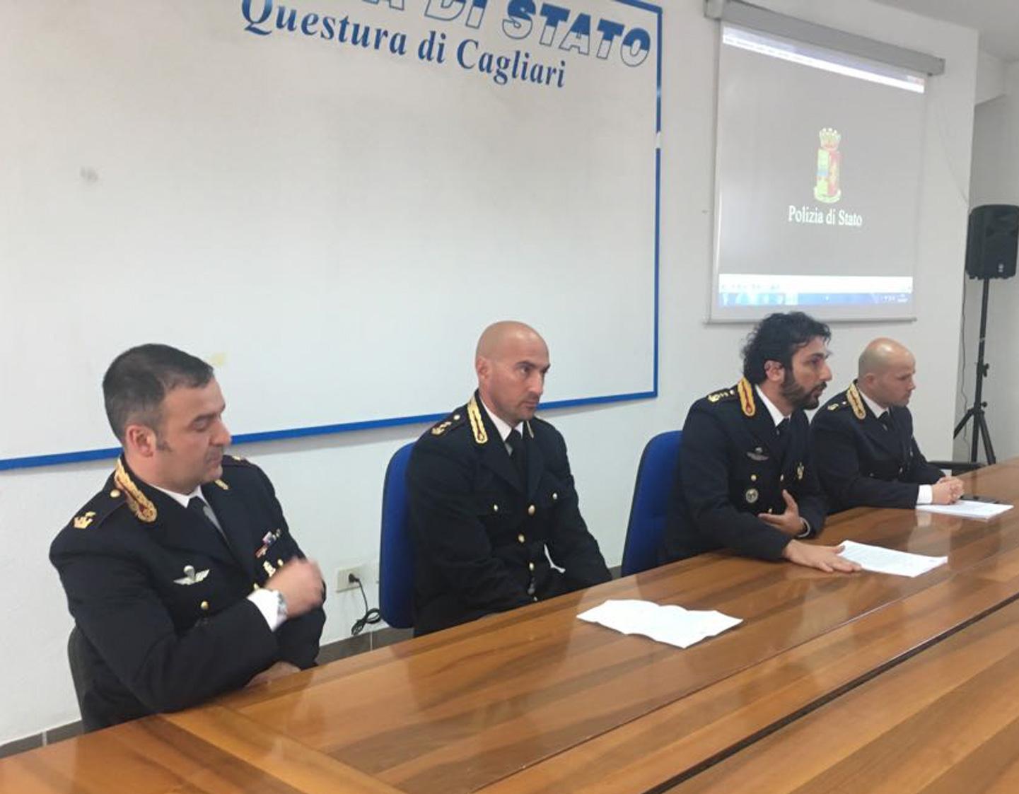 I dirigenti di polizia che hanno partecipato al blitz contro il clan dedito a furti e rapine (foto Rosas)