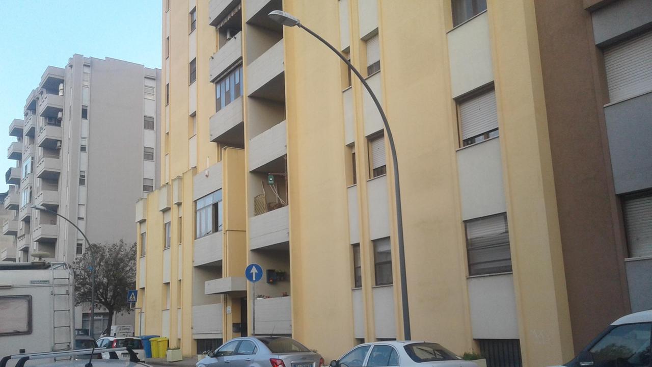 Il condominio di via Carpaccio rimasto senz'acqua