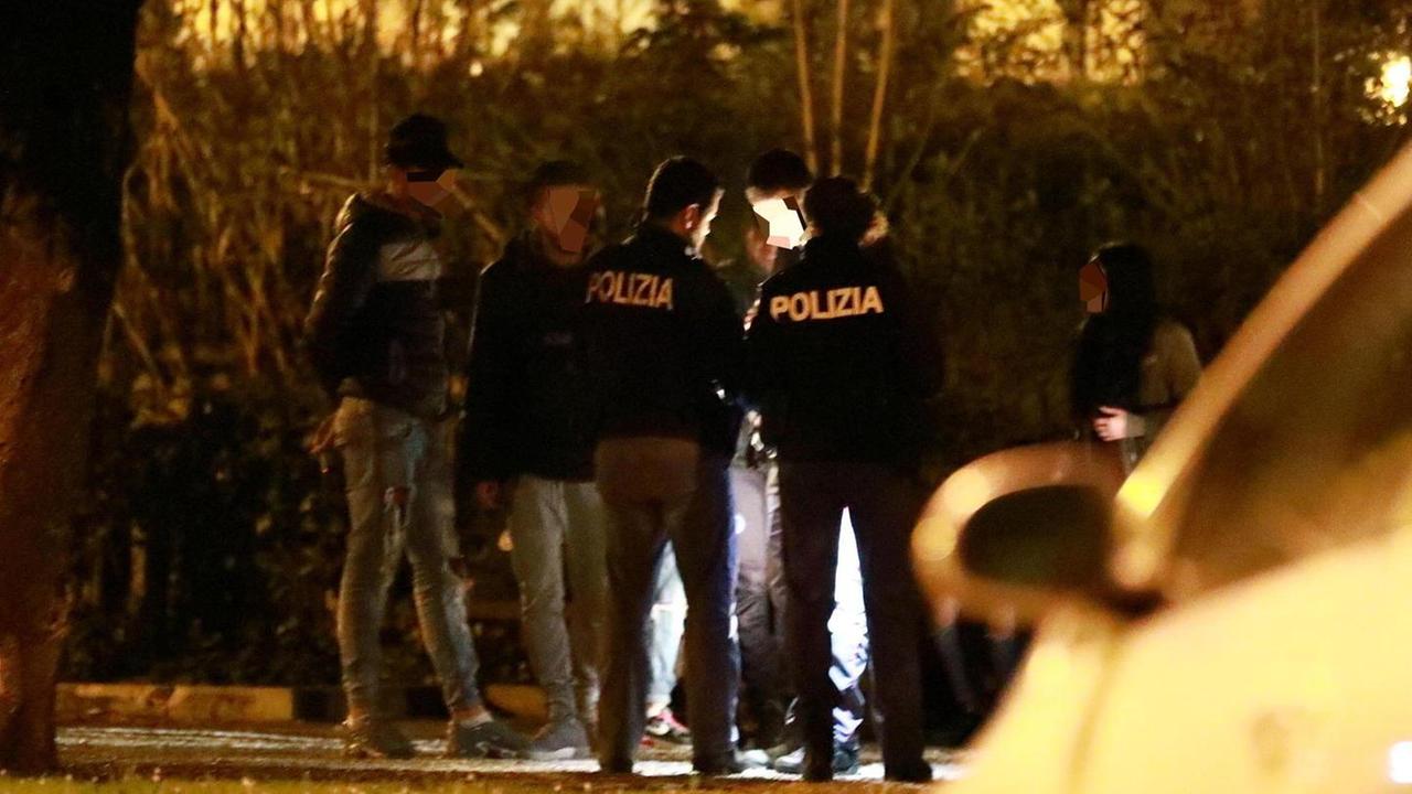 Controlli della polizia nei parchi e alla stazione