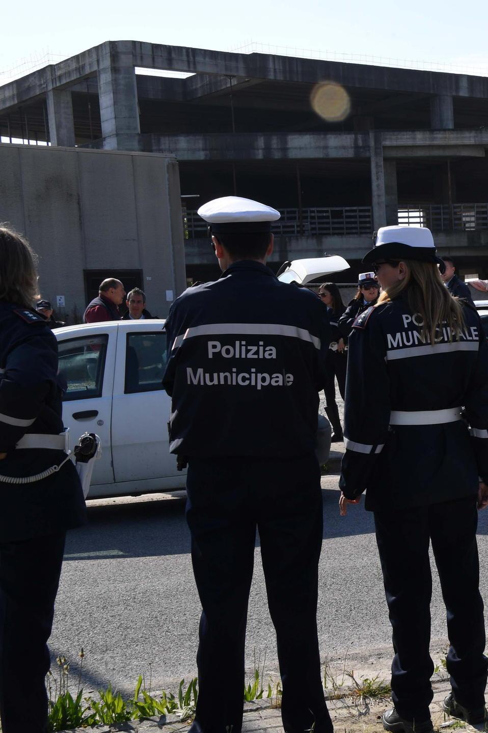 Sgomberato dagli abusivi il parcheggio di via Sassari