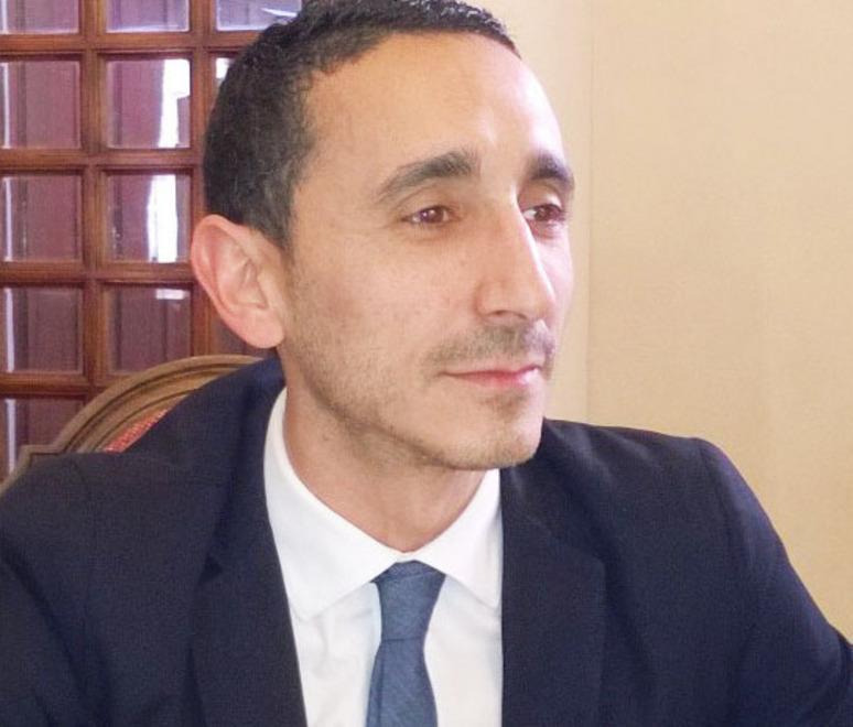 Via Prati, asfalto nella rotatoria 