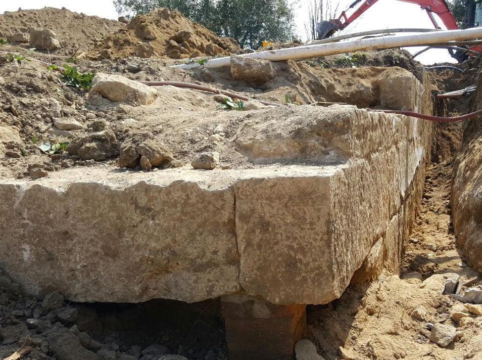 Un muro d’epoca romana al parco Fiumi 