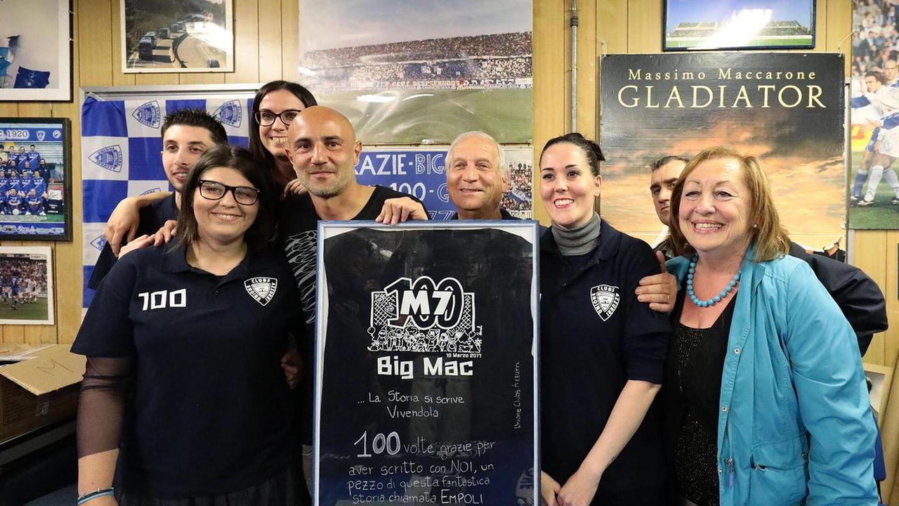 Big Mac prova a scacciare via i fantasmi