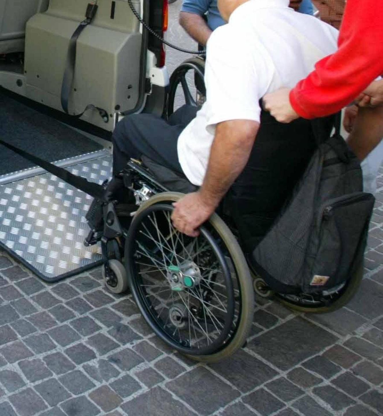 «Manca il servizio taxi per disabili» 