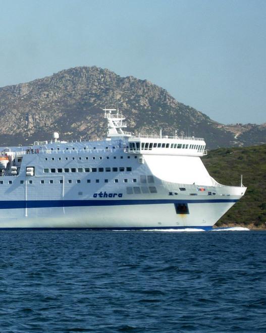 Passeggero ferito, nave dirottata 