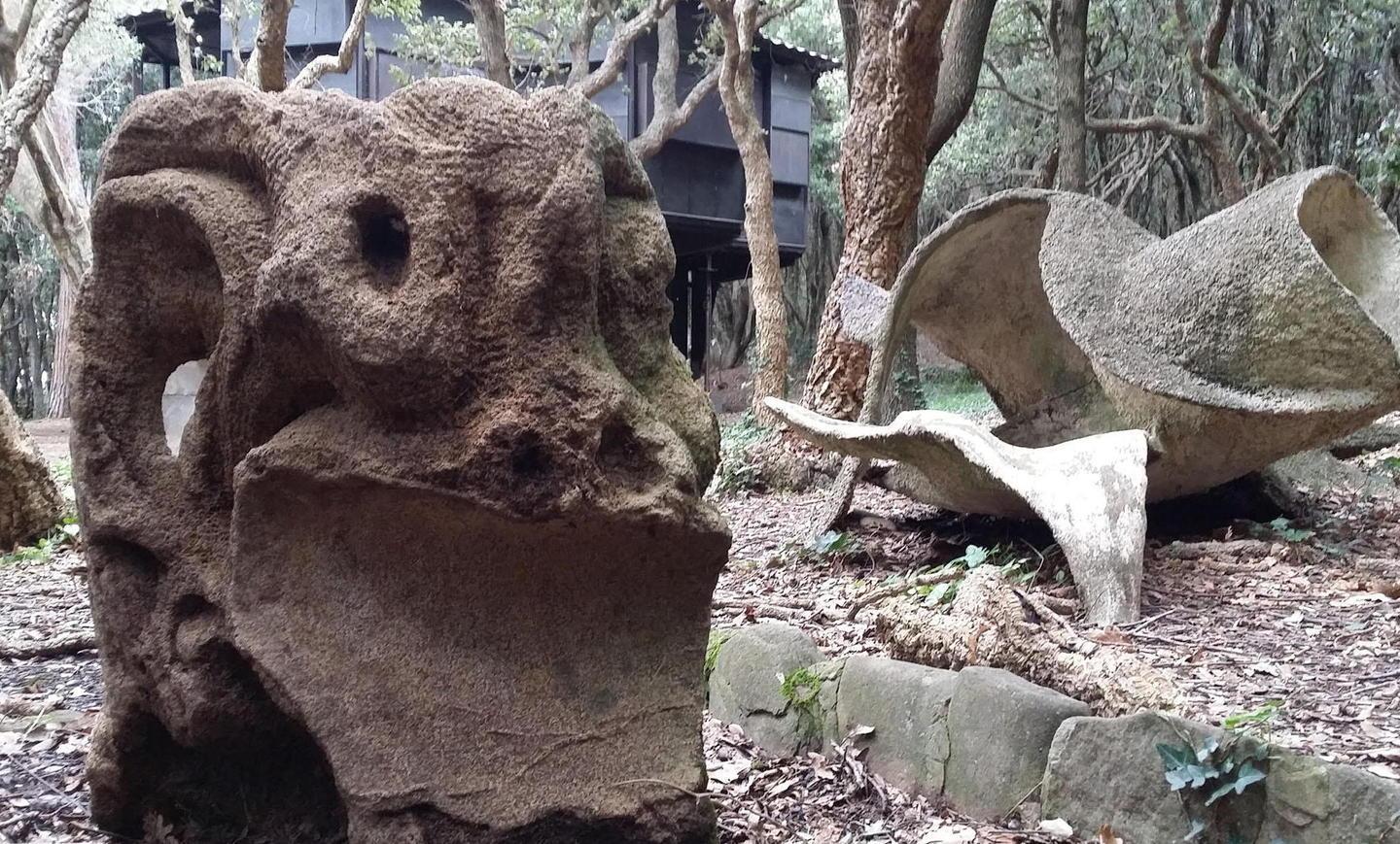 A Baratti un parco con le opere di Giorgini 