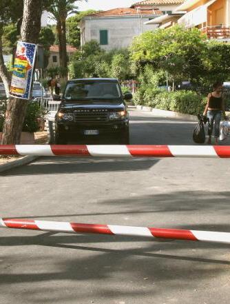 Stop alle auto dentro la pineta Marradi 
