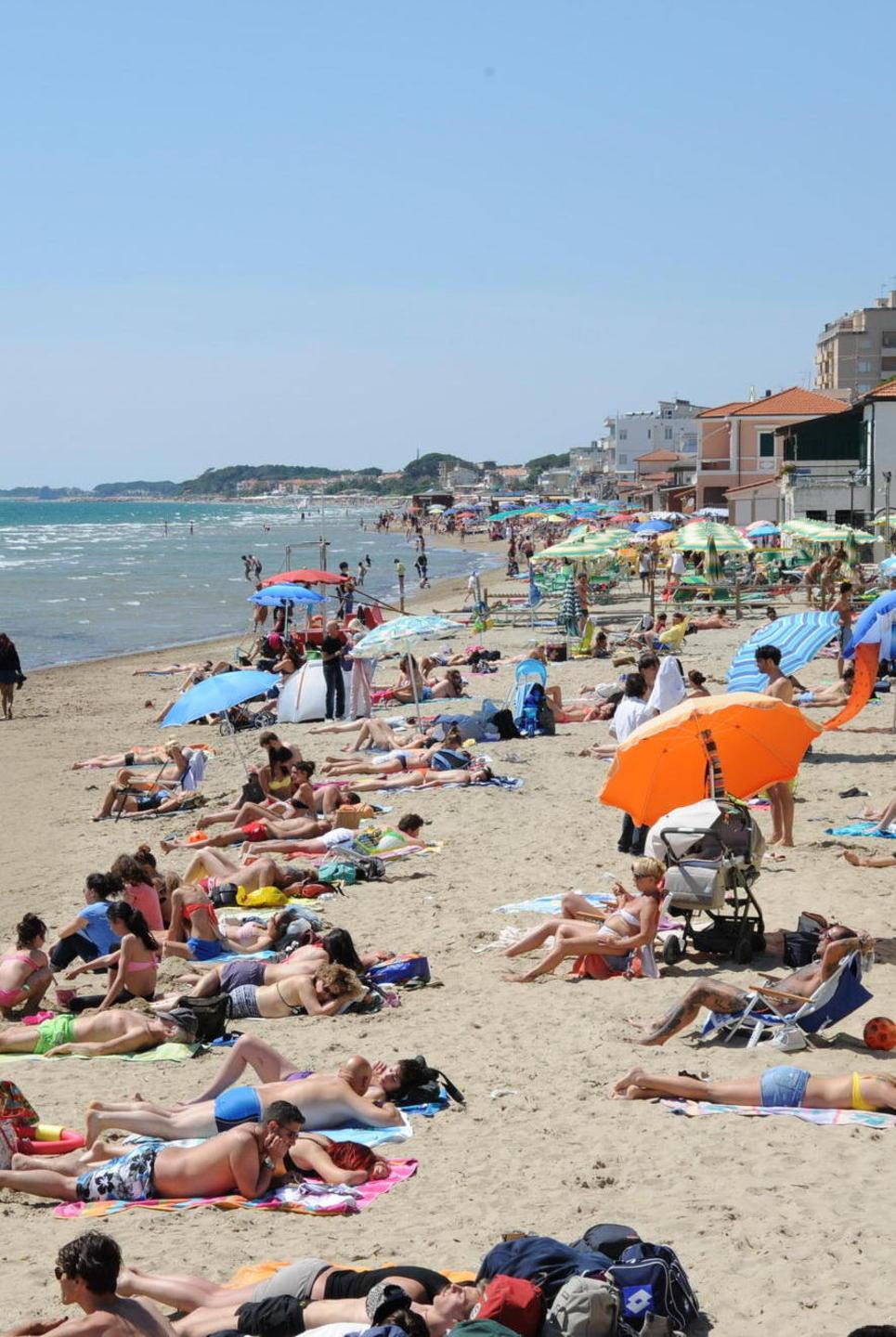 Il fatidico sì al museo o sulla spiaggia Via libera del Comune 