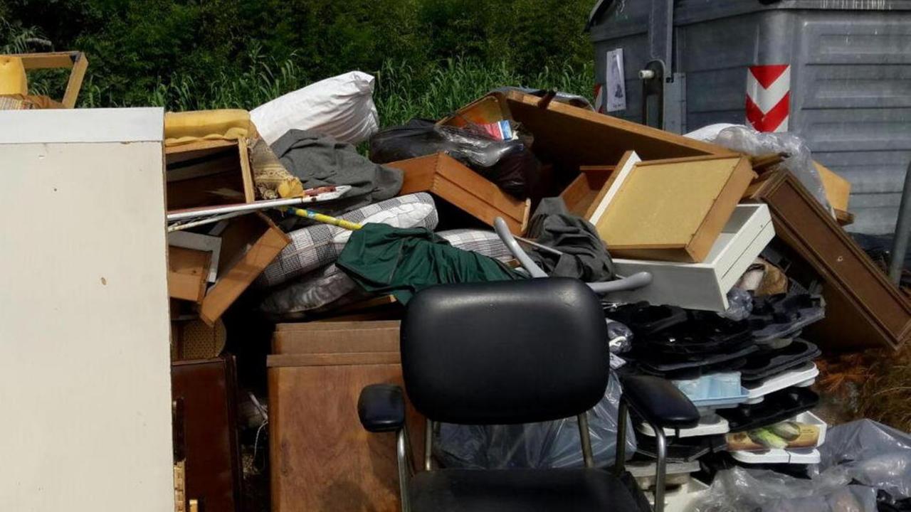 Discariche a cielo aperto, allarme in via Resistenza