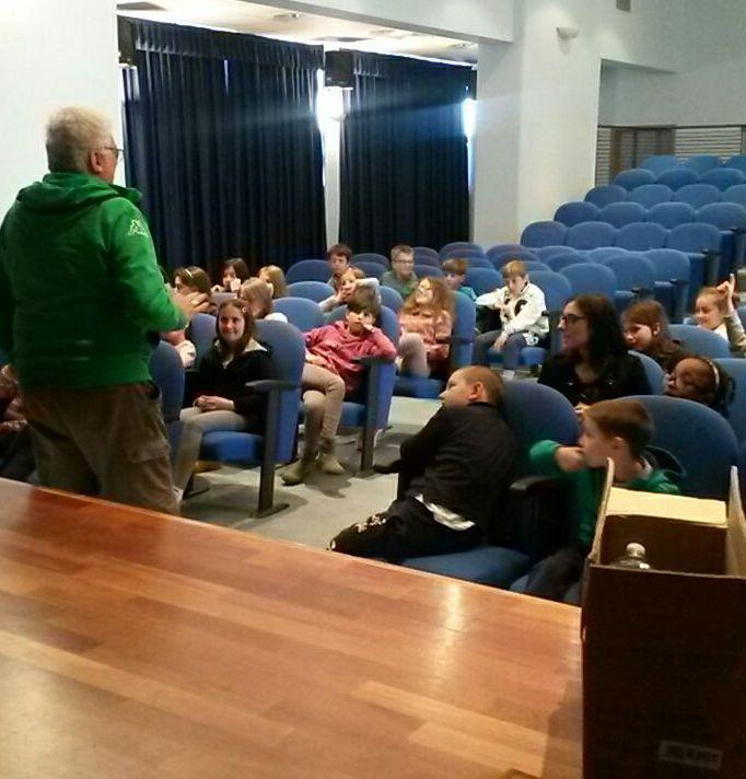 Frassinoro: i bimbi e la raccolta rifiuti differenziata