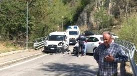 Vanno da Vasco e fanno incidente