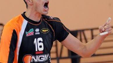 Si ferma per un caffè, ex campione di volley derubato a Livorno